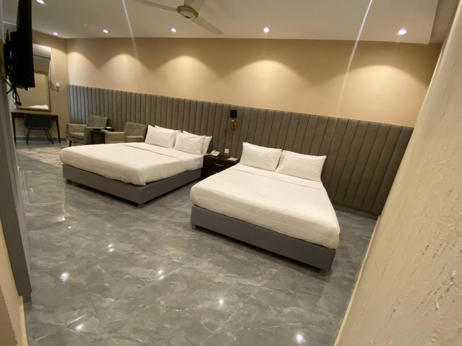 Vip Express Peshawar Exterior foto